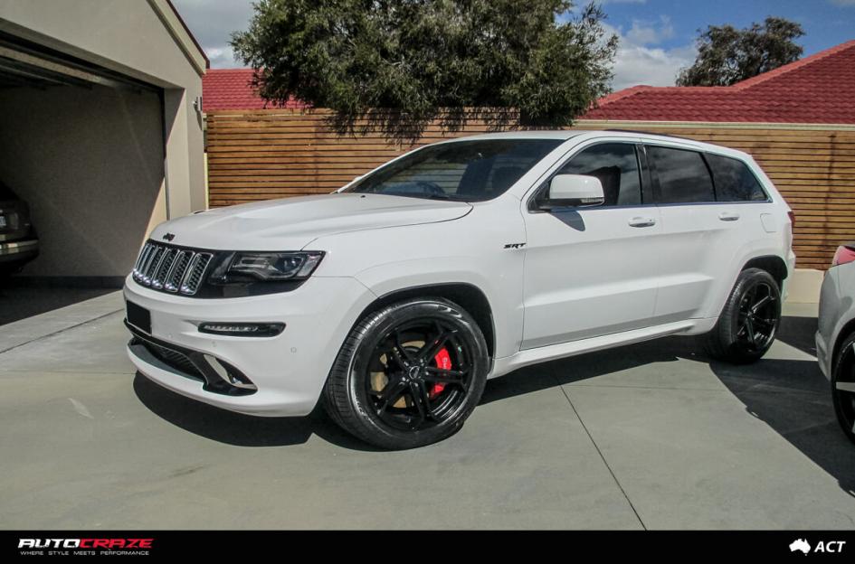 JEEP-GRAND-CHEROKEE-REVENGE-MATTE-BLACK